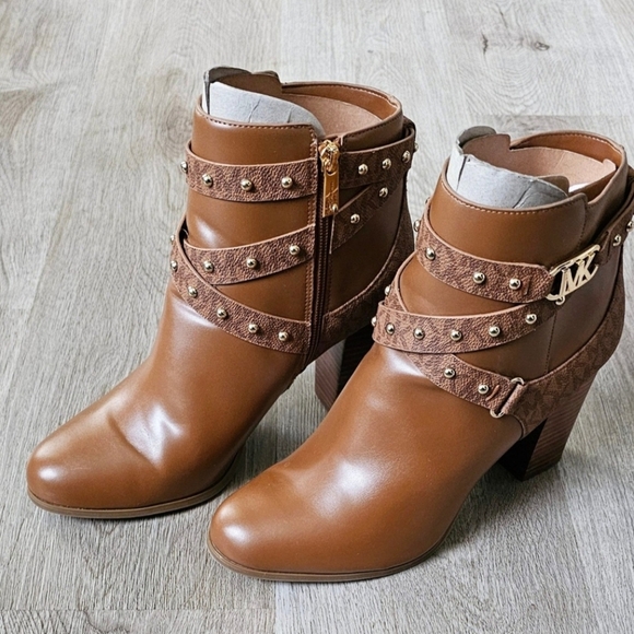 Size 11 MK Kincaid Studded Logo Trim Ankle Boot - Picture 5 of 13